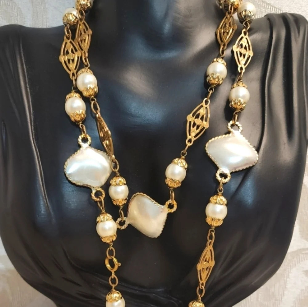 ONE-OF-A-KIND 1950s CHANEL BAROQUE PEARL & GILT FILIGREE SAUTOIR NECKLACE